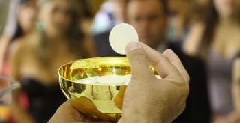 https://arquimedia.s3.amazonaws.com/36/imagenes-san-antonio/eucaristiajpg.jpg
